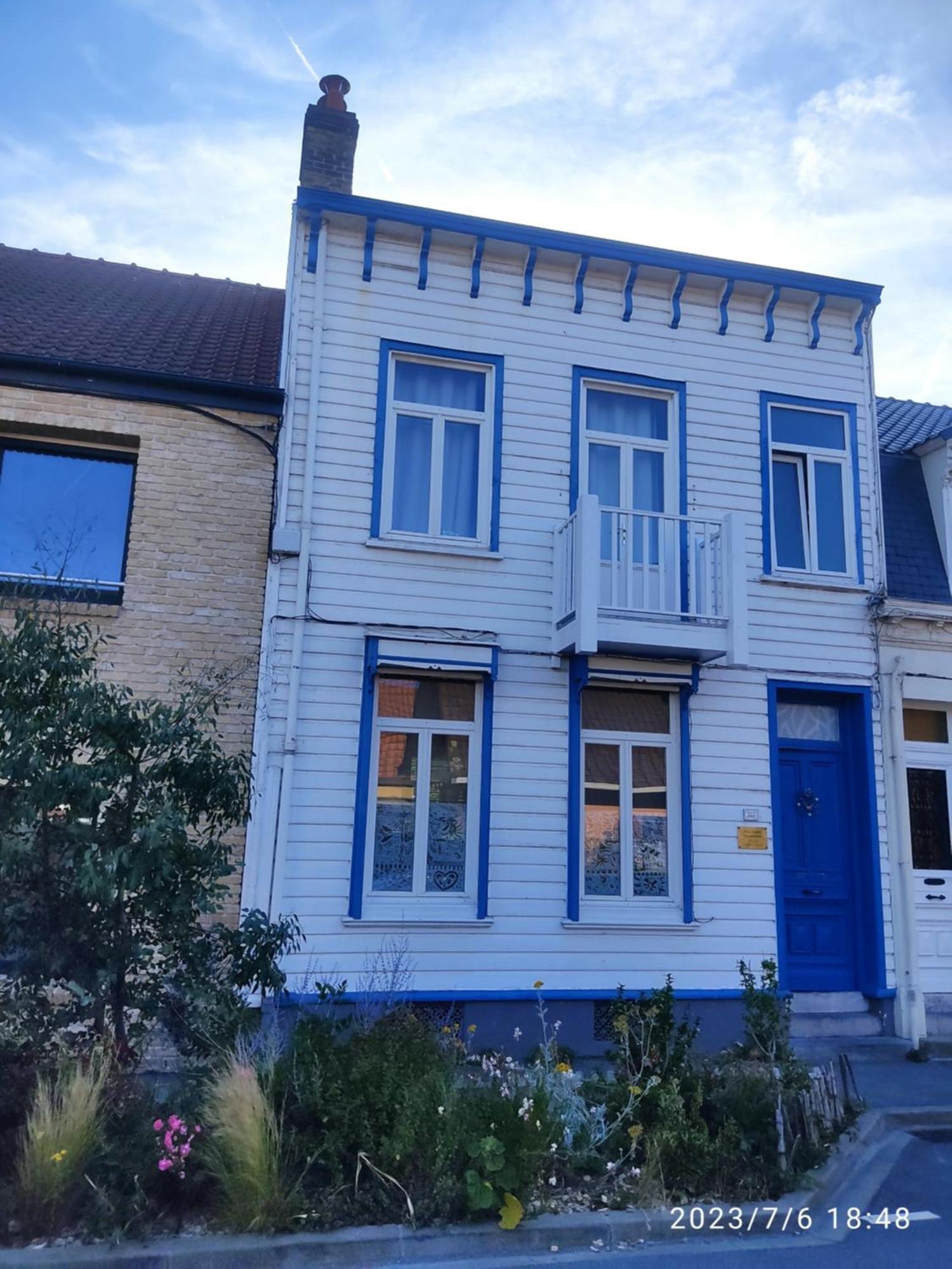 Jolie Maison En Bois Authentique Dunkirk Exterior foto